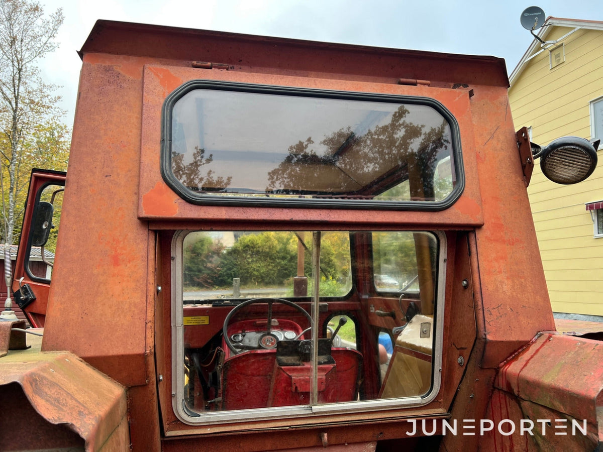 Massey Ferguson 175 S med lastare