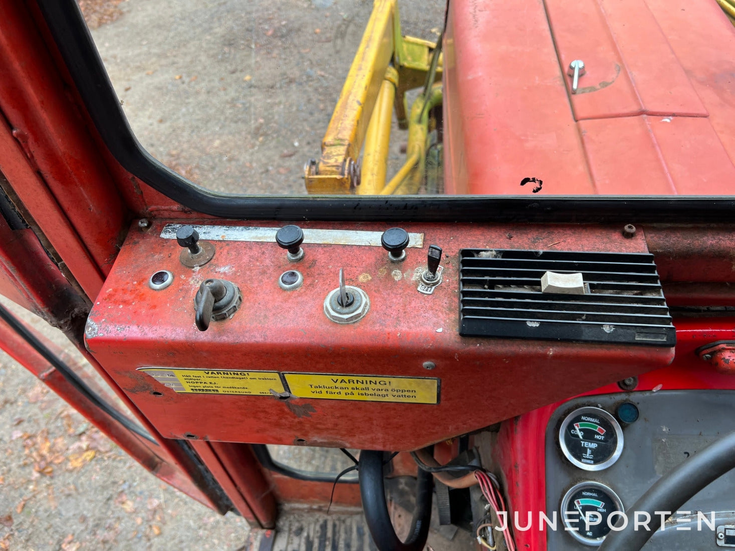 Massey Ferguson 175 S med lastare