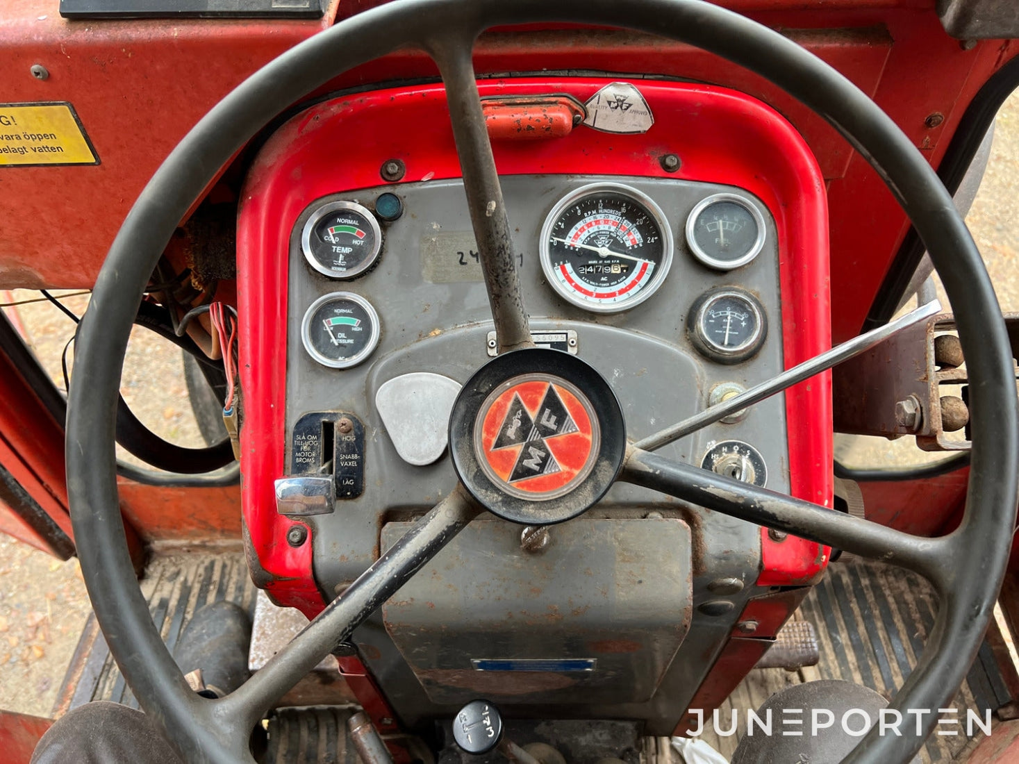 Massey Ferguson 175 S med lastare