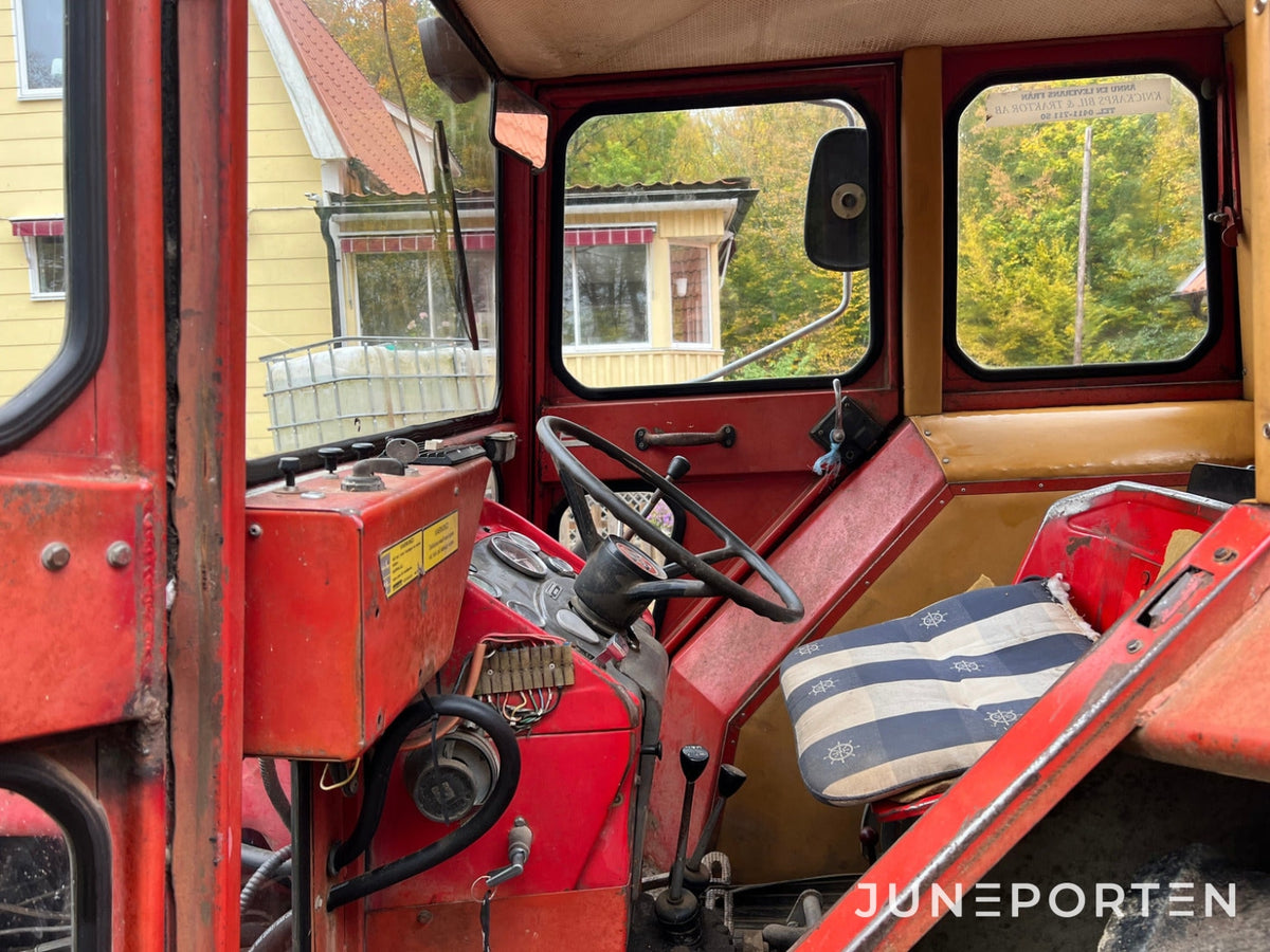 Massey Ferguson 175 S med lastare
