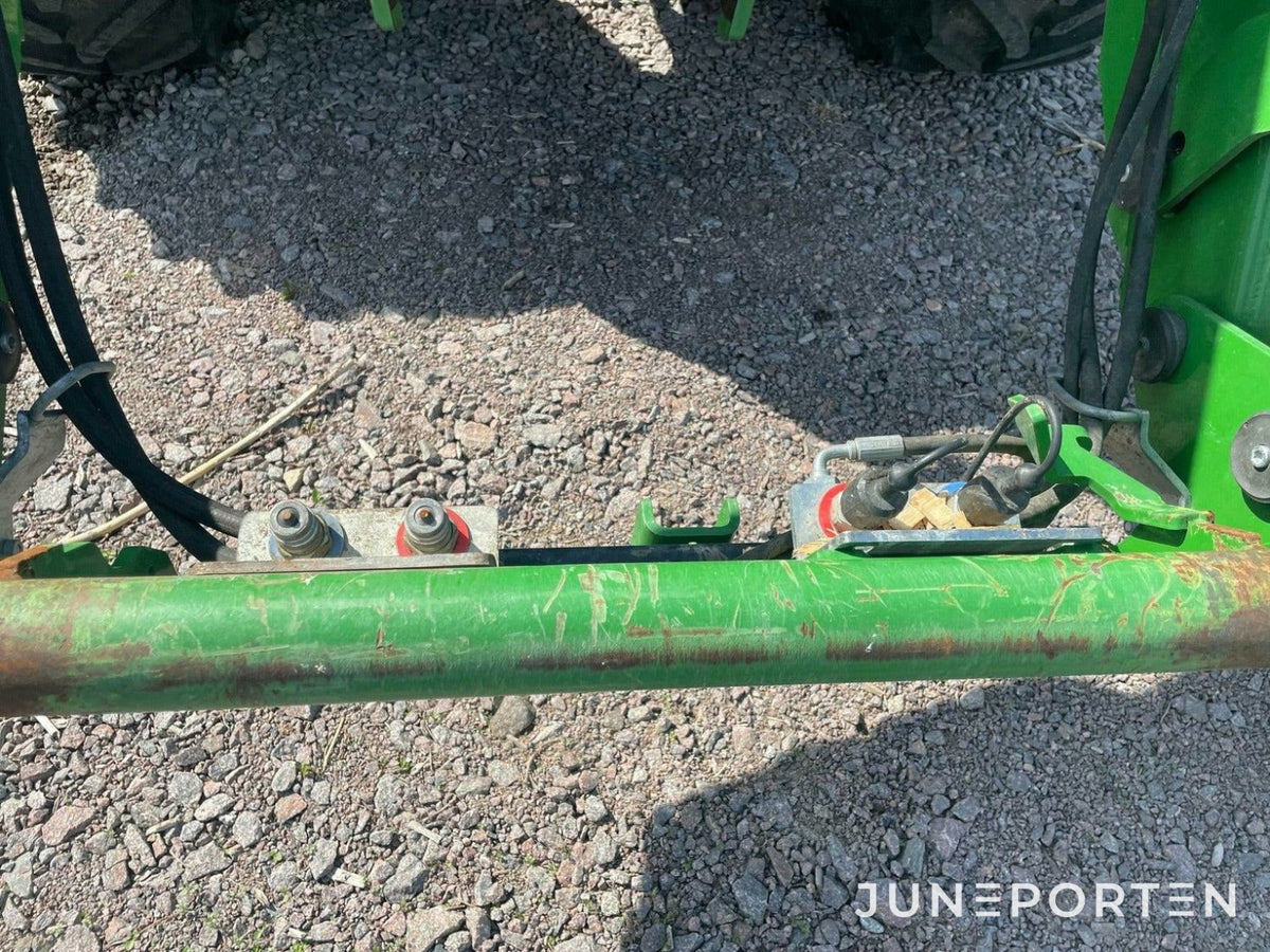 John Deere 6115R med lastare