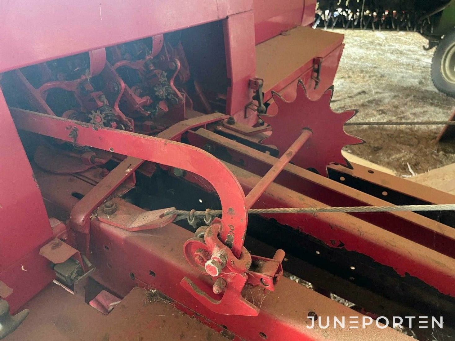 Hårdpress New Holland 370