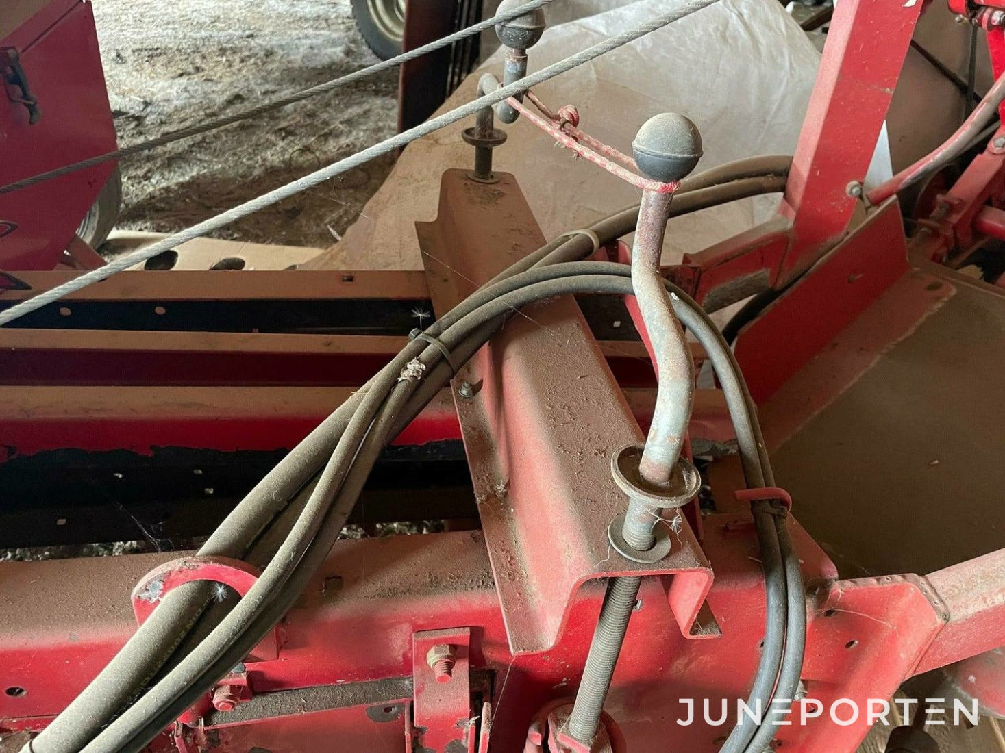 Hårdpress New Holland 370
