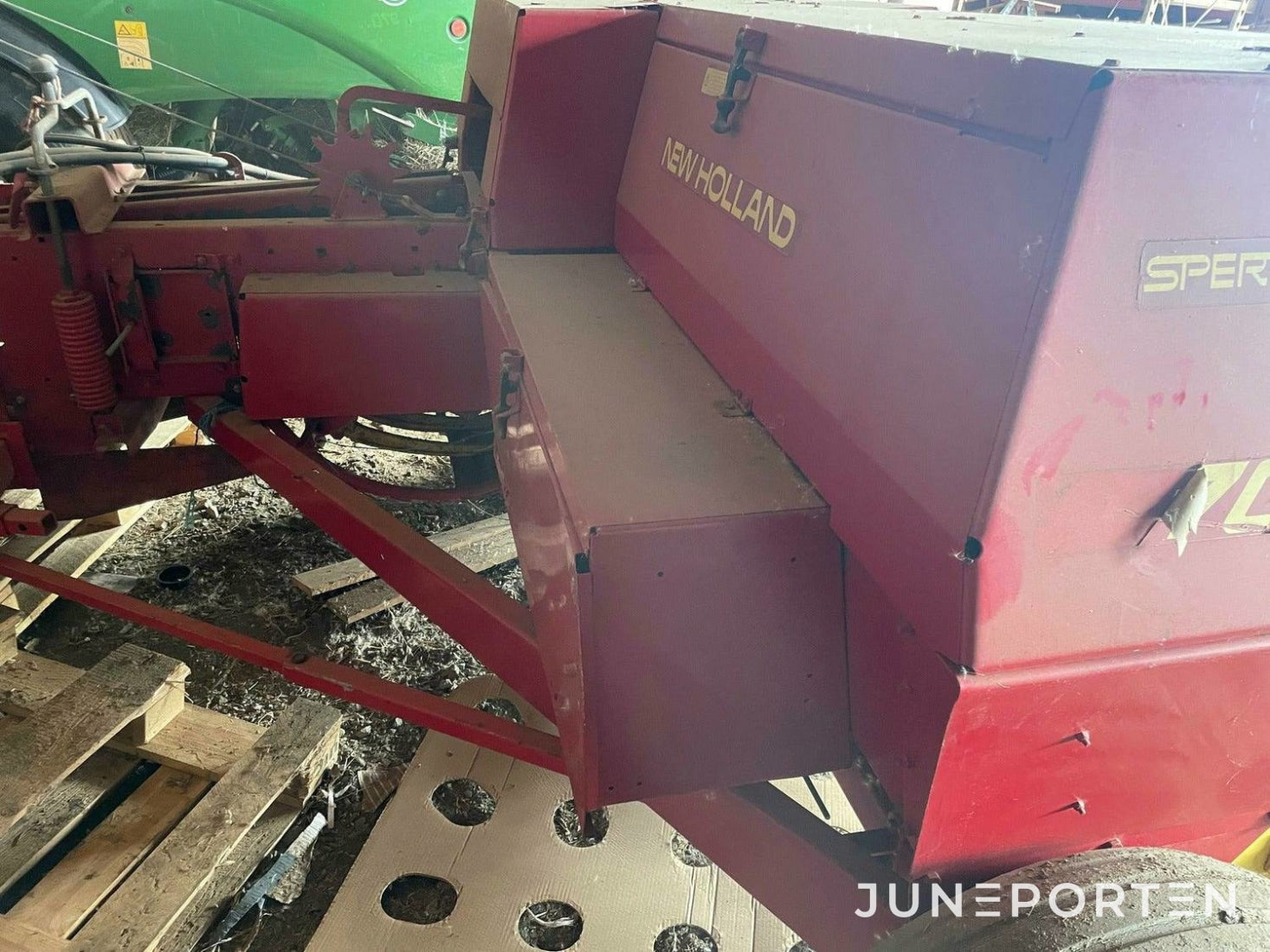 Hårdpress New Holland 370
