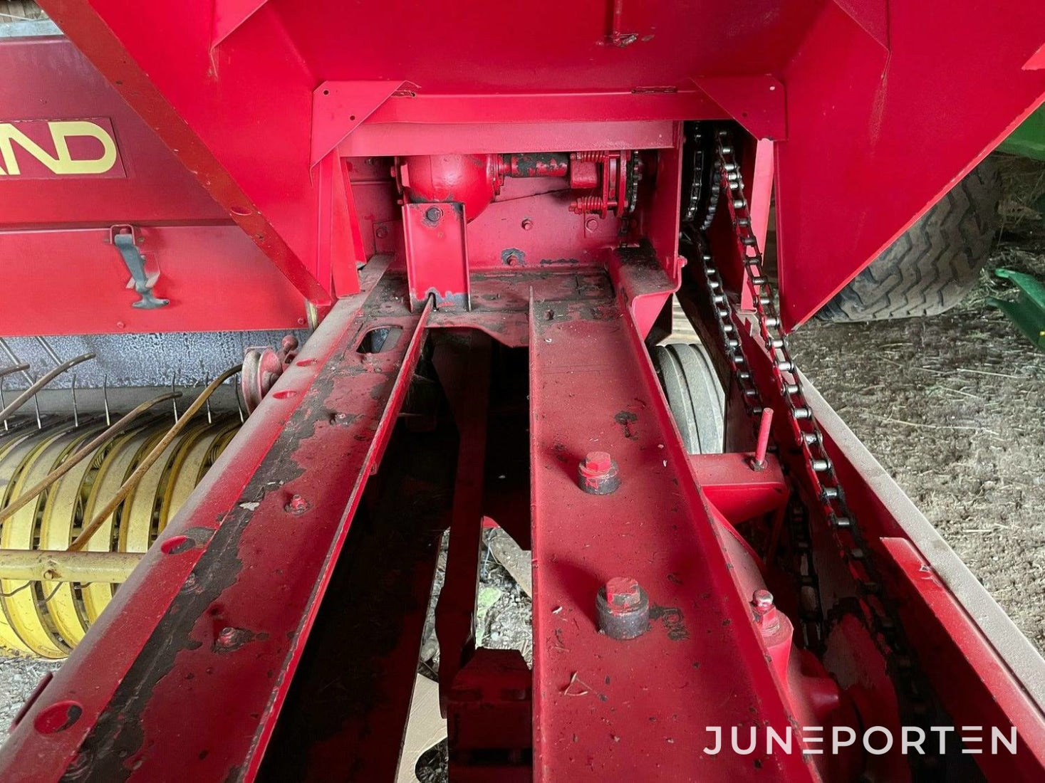 Hårdpress New Holland 370