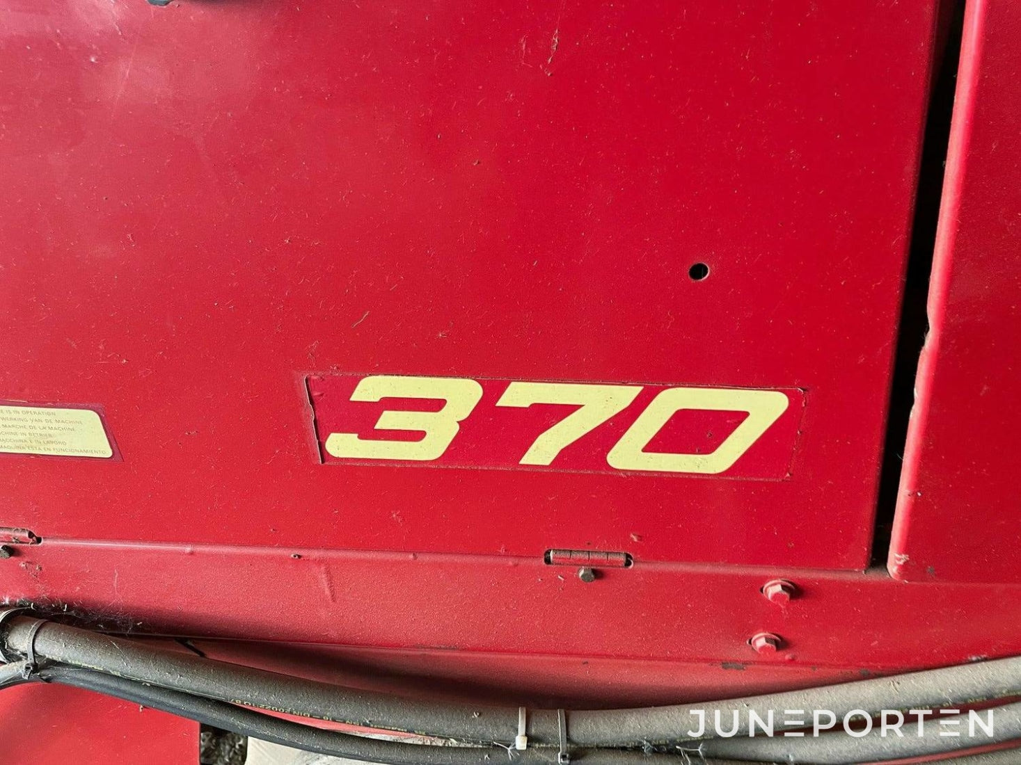 Hårdpress New Holland 370