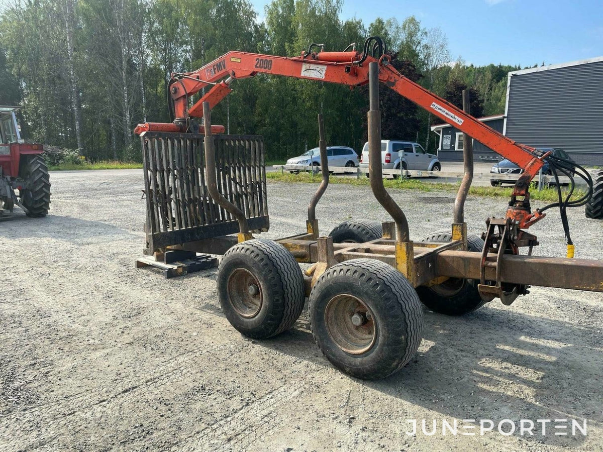 Moheda skogsvagn med FMV 2000 kran
