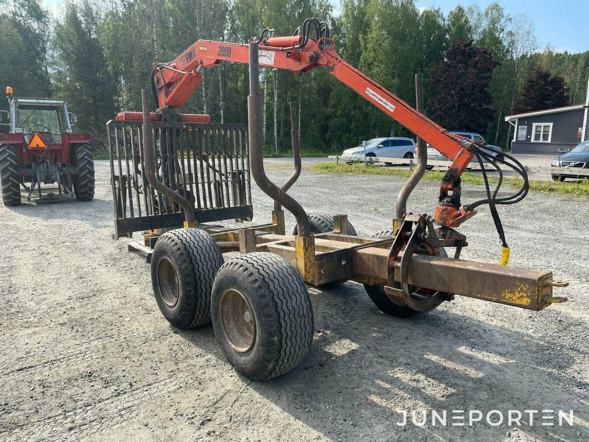 Moheda skogsvagn med FMV 2000 kran