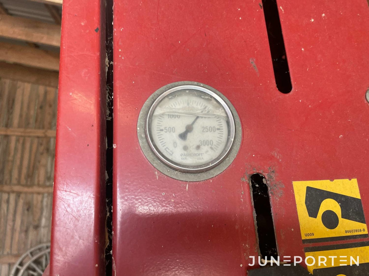Rundbalspress New Holland 648 - 2001