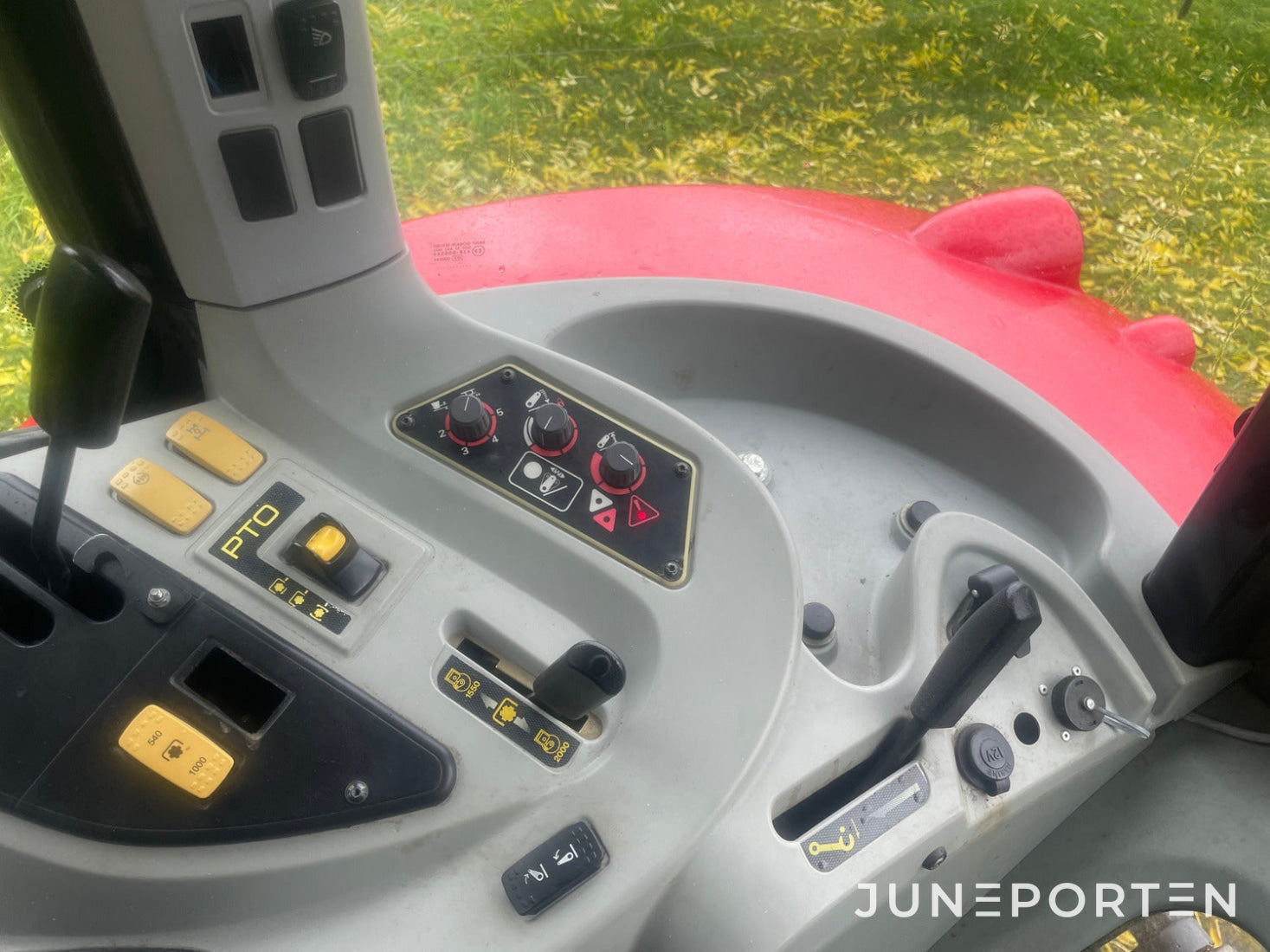 Massey Ferguson 5475 Dyna 4 med frontlyft