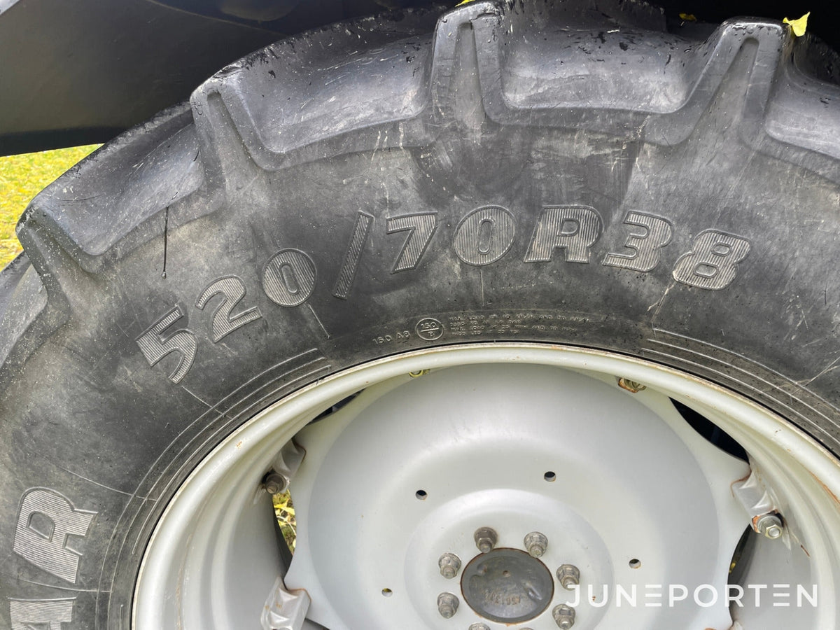 Massey Ferguson 5475 Dyna 4 med frontlyft