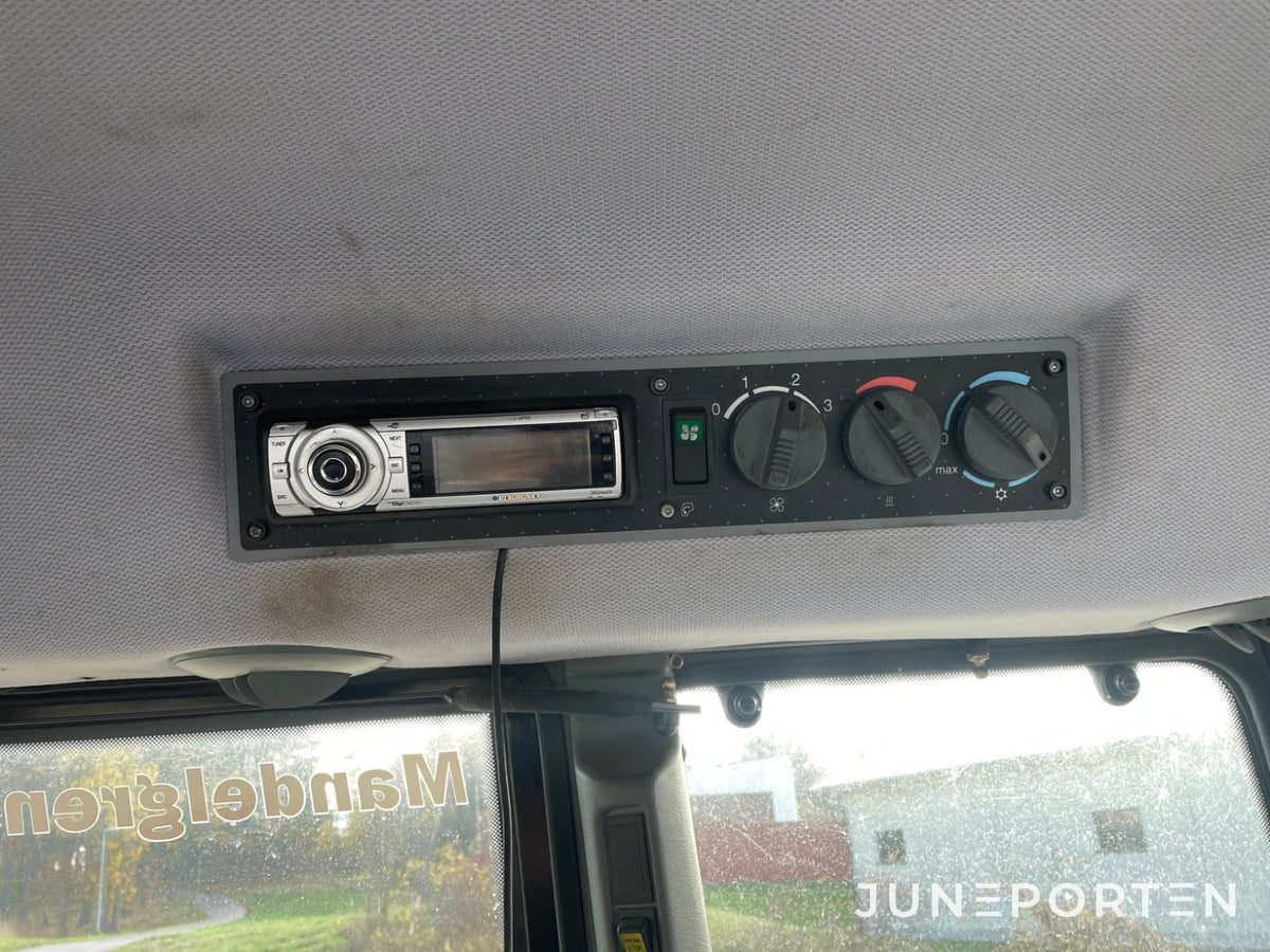 Valtra T 190 med frontlyft