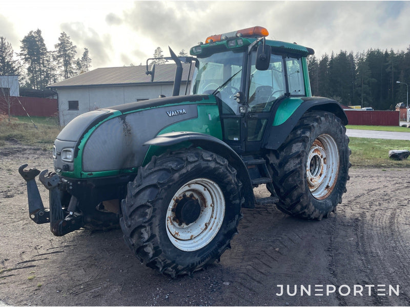 Valtra T 190 med frontlyft