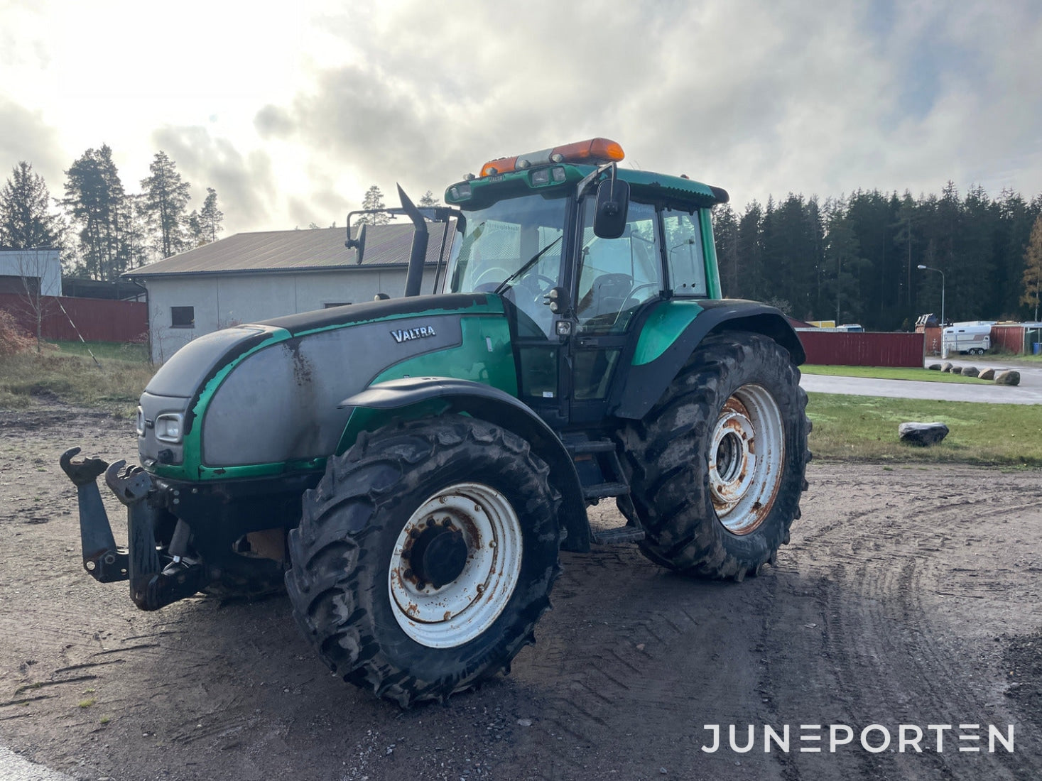 Valtra T 190 med frontlyft