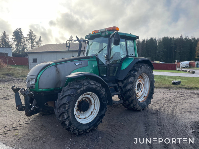 Valtra T 190 med frontlyft