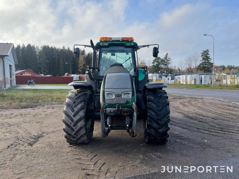 Valtra T 190 med frontlyft