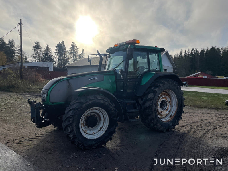 Valtra T 190 med frontlyft