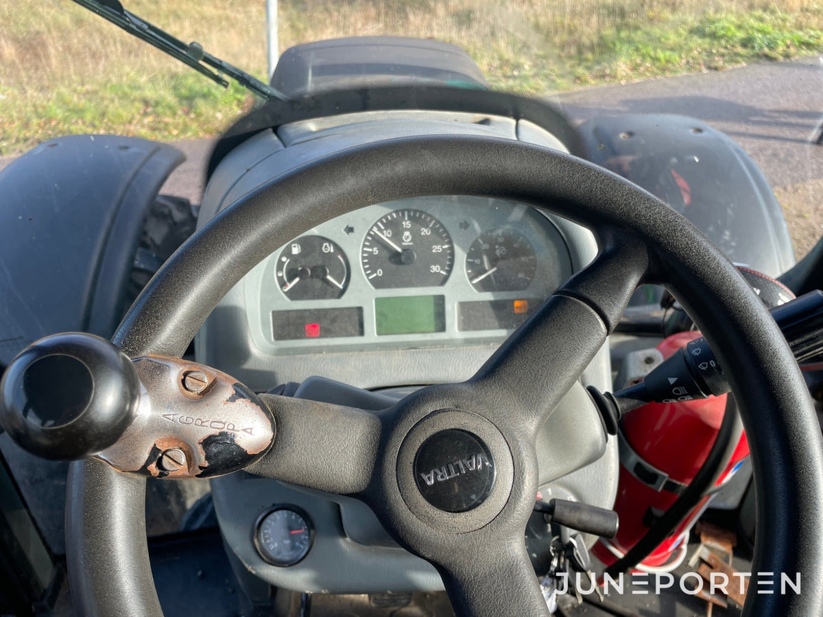 Valtra T 190 med frontlyft