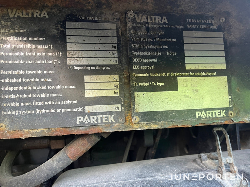 Valtra T 190 med frontlyft
