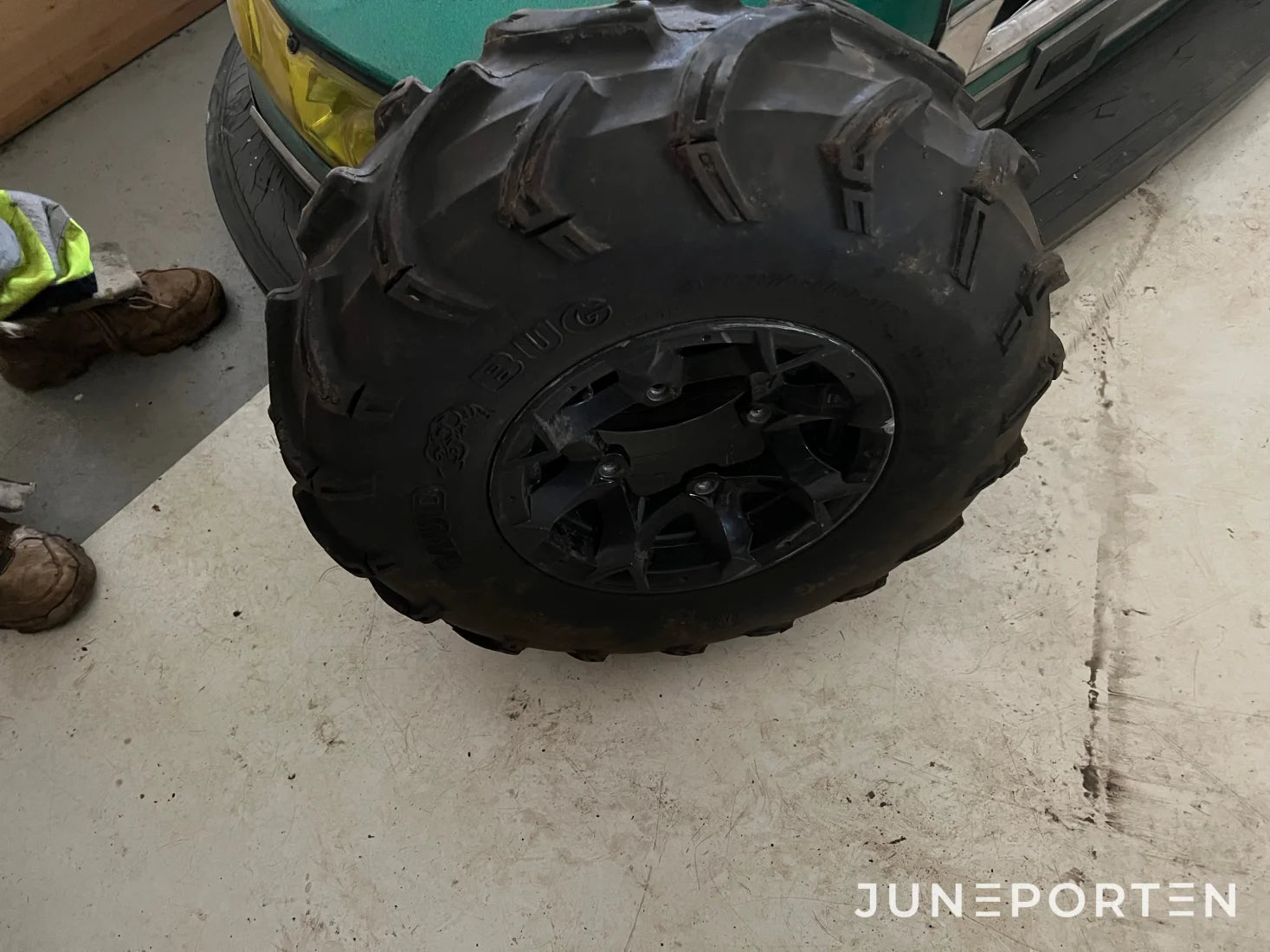 ATV Can-Am Outlander 800R med plog och vagn