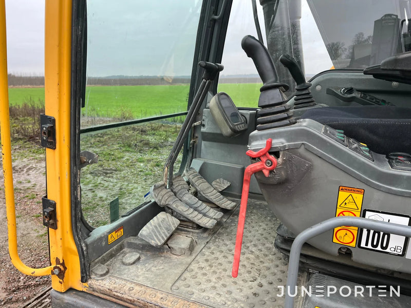 Bandgrävare Volvo EC140B LC