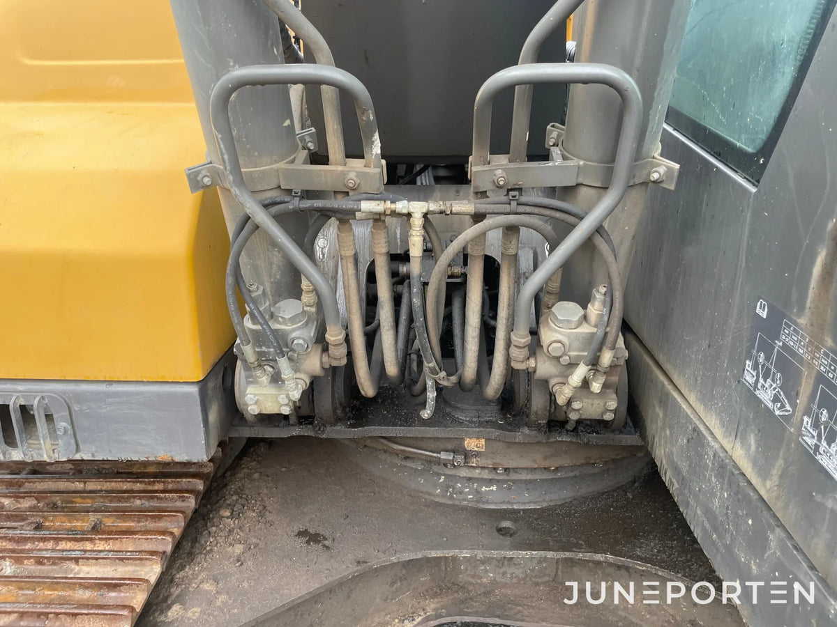 Bandgrävare Volvo EC140CL med skopor