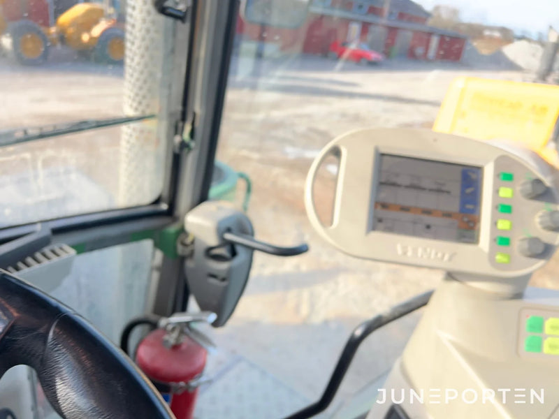 Fendt 820 Vario med tillbehör