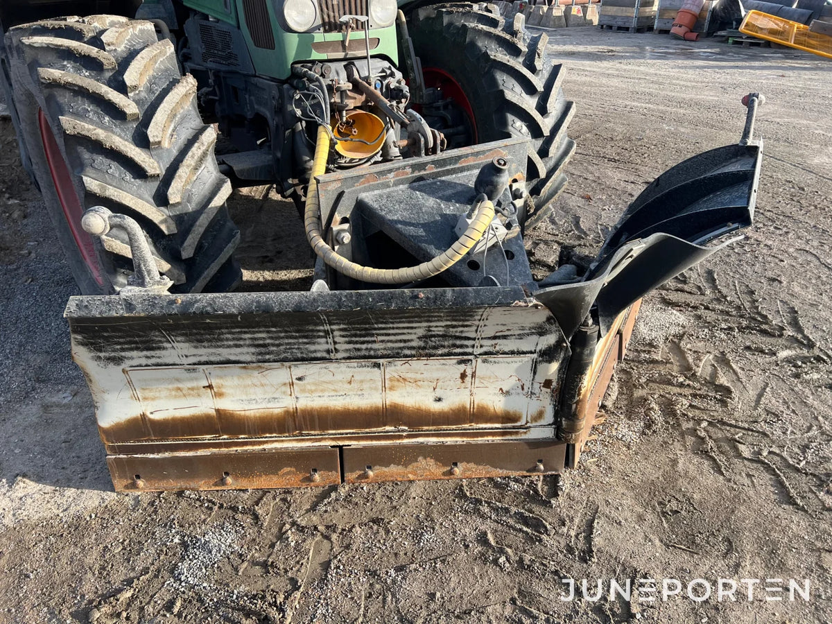 Fendt 820 Vario med tillbehör