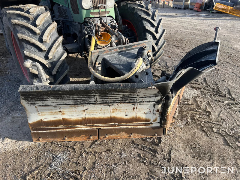 Fendt 820 Vario med tillbehör