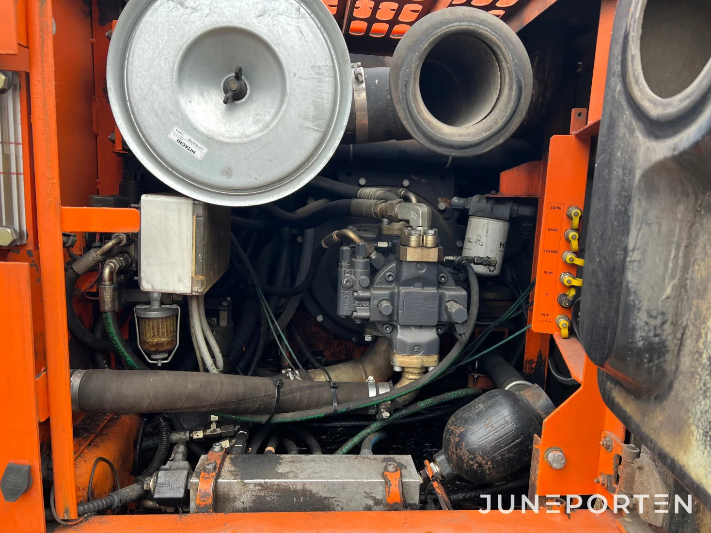 Hjulgrävare Hitachi-Fiat EX135W med skopor