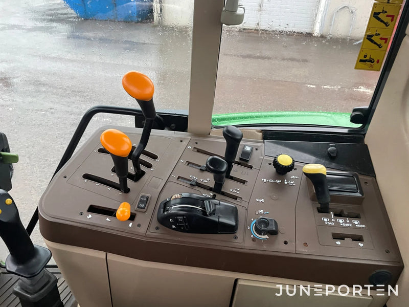 John Deere 6010 SE med lastare & fronlyft