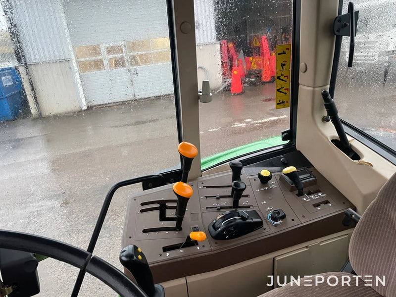 John Deere 6010 SE med lastare & fronlyft