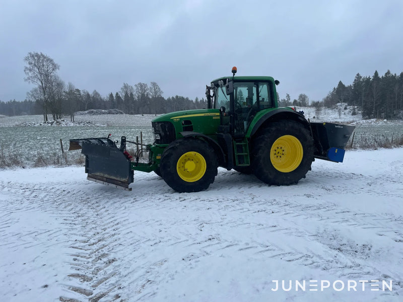 John Deere 7530 med Vikplog & Sandspridare
