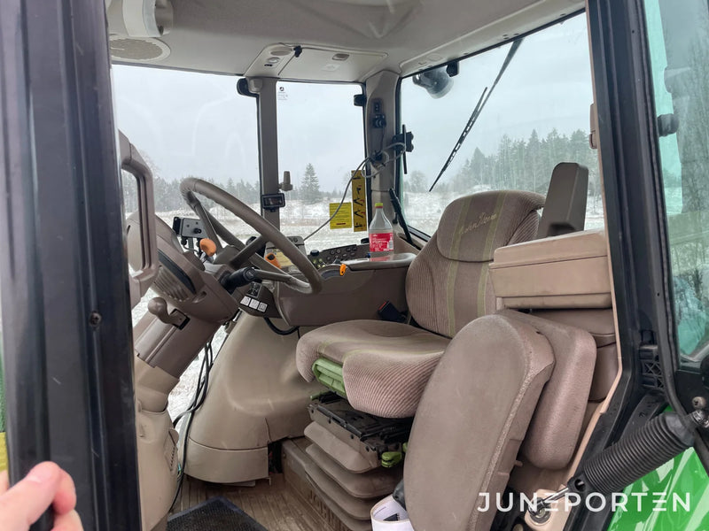 John Deere 7530 med Vikplog & Sandspridare