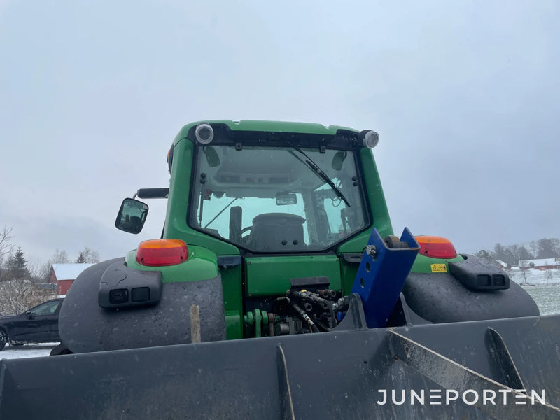 John Deere 7530 med Vikplog & Sandspridare
