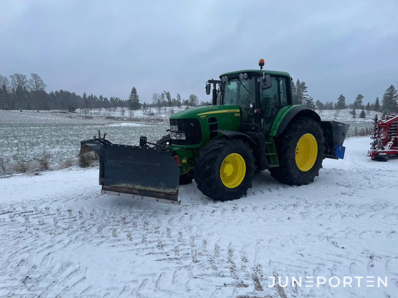 John Deere 7530 med Vikplog & Sandspridare