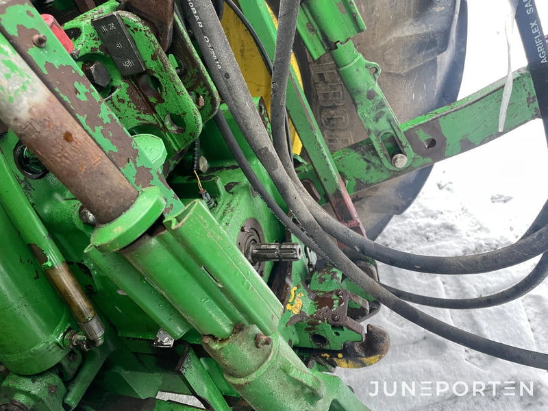 John Deere 7530 med Vikplog & Sandspridare