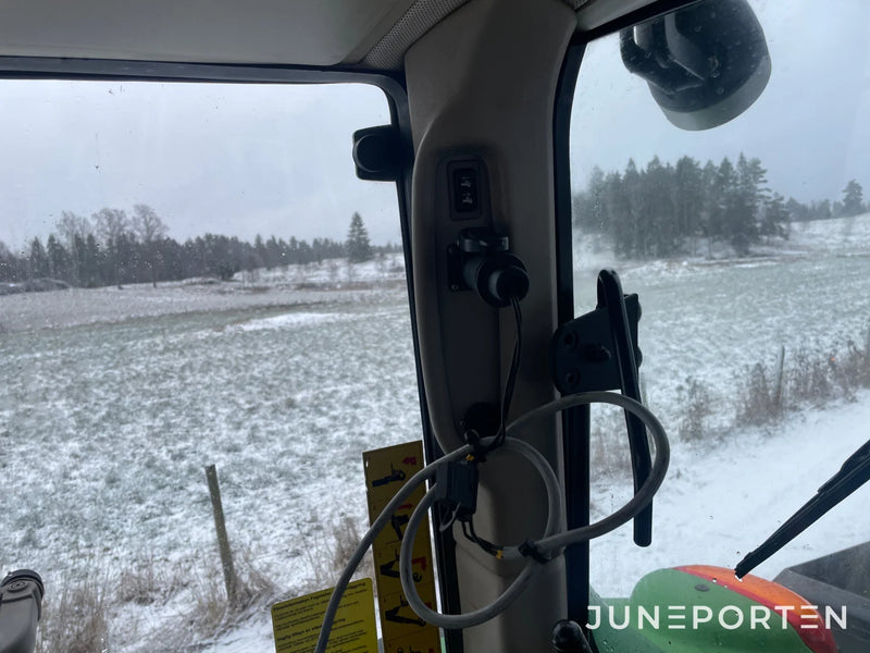 John Deere 7530 med Vikplog & Sandspridare