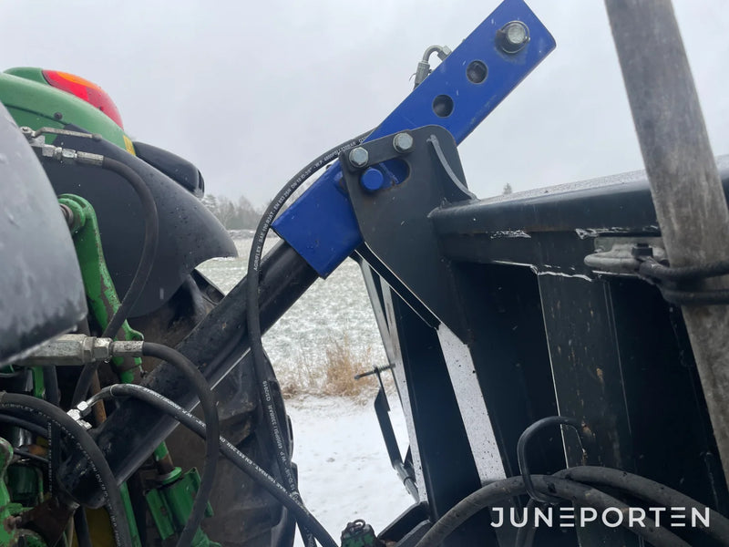 John Deere 7530 med Vikplog & Sandspridare