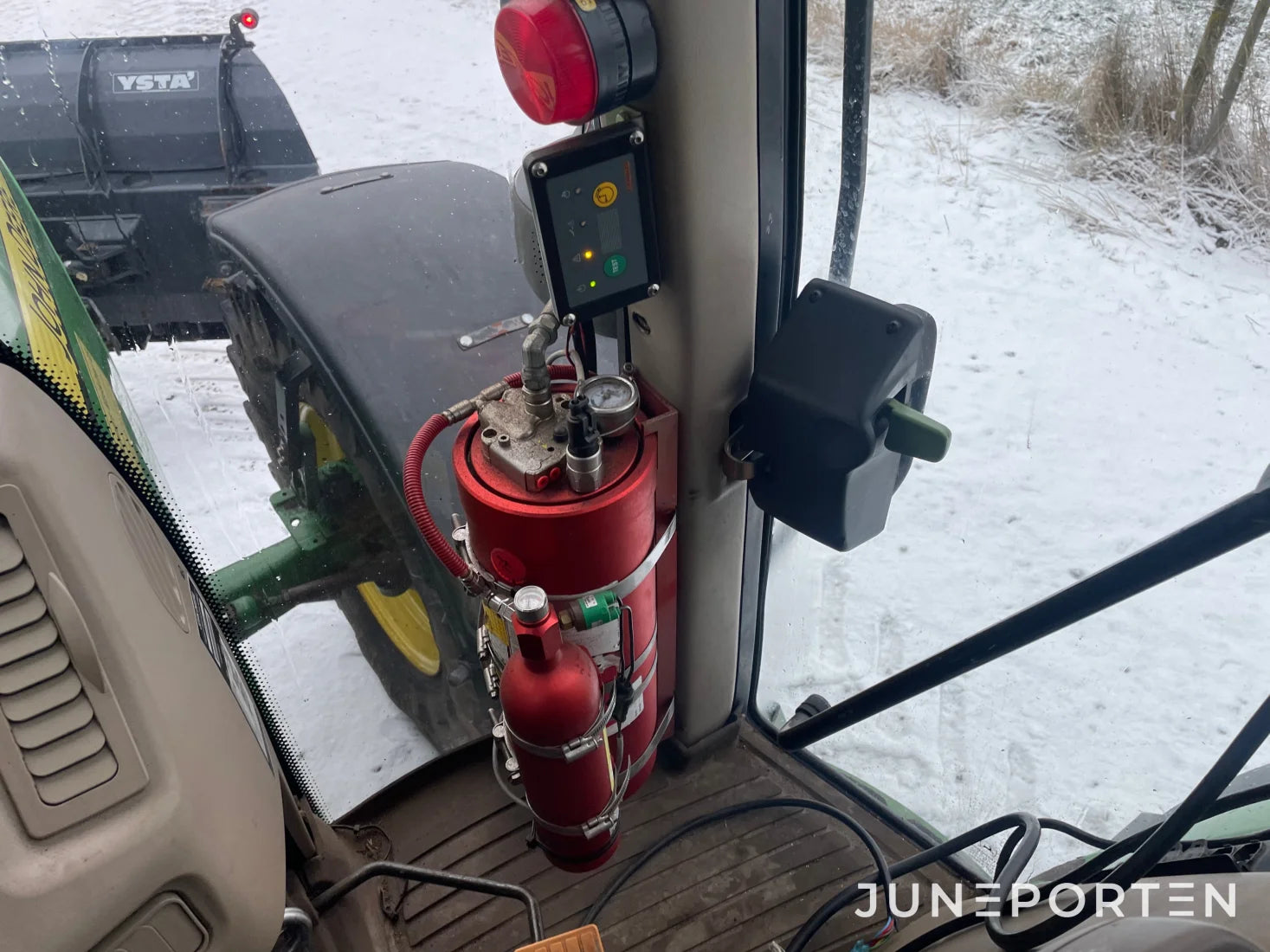 John Deere 7530 med Vikplog & Sandspridare