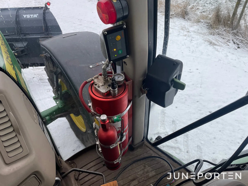 John Deere 7530 med Vikplog & Sandspridare