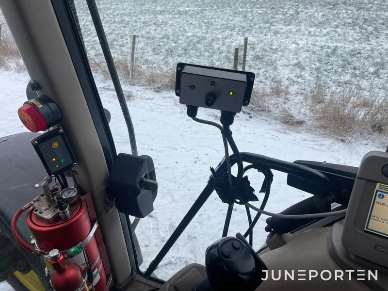 John Deere 7530 med Vikplog & Sandspridare