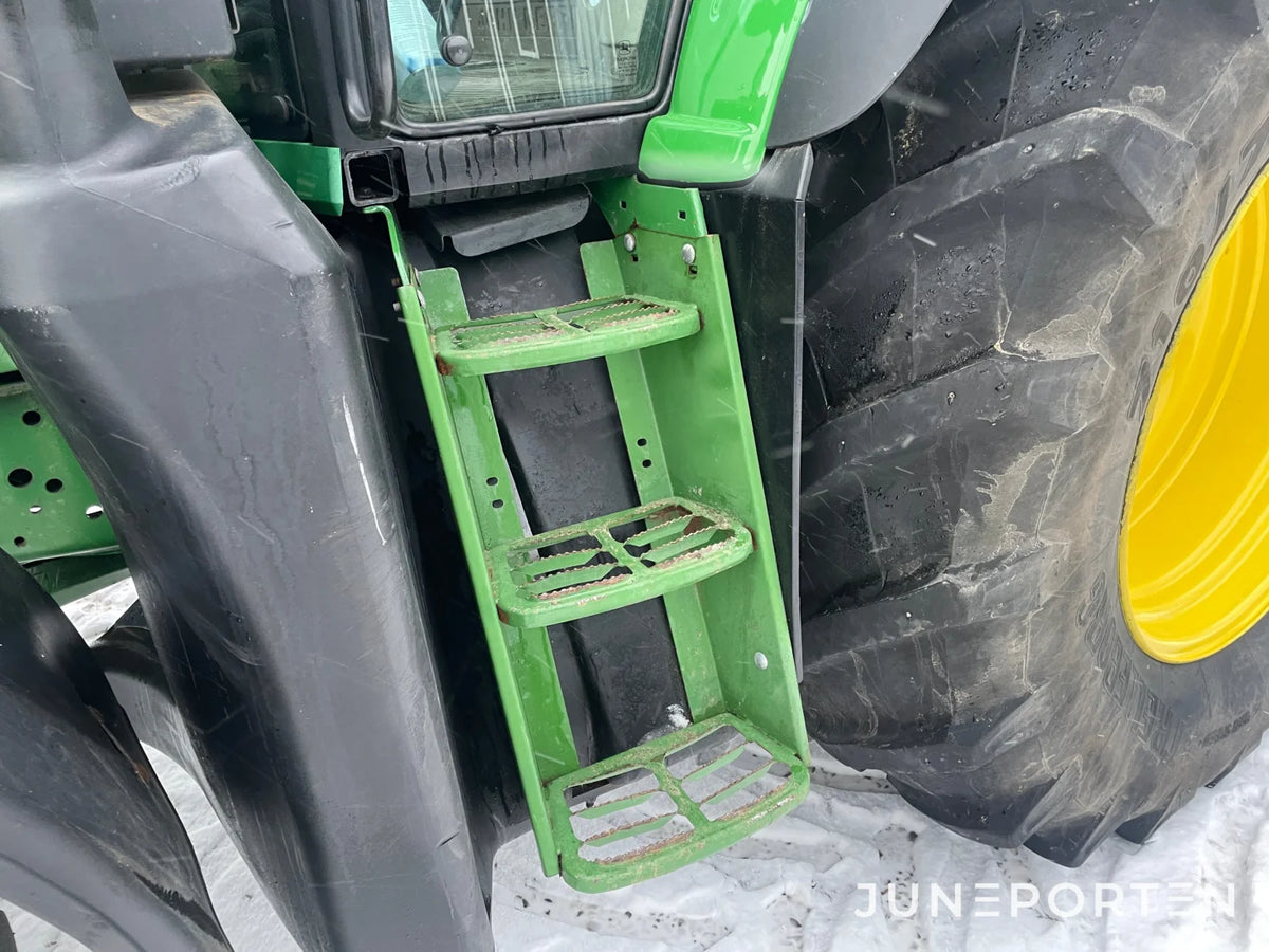 John Deere 7530 med Vikplog & Sandspridare