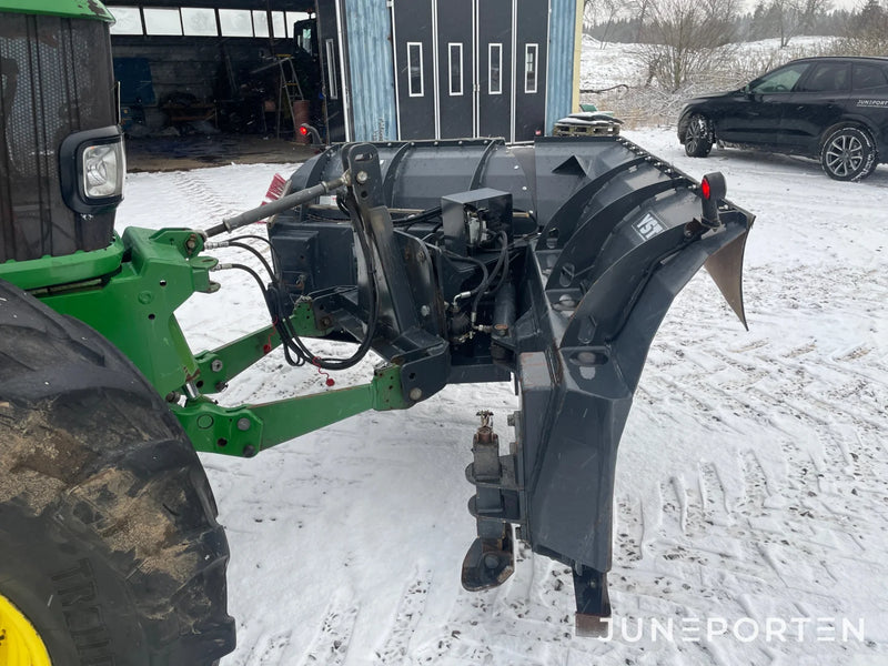 John Deere 7530 med Vikplog & Sandspridare