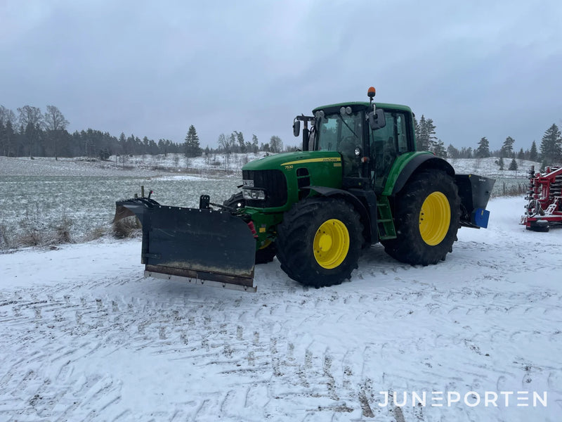 John Deere 7530 med Vikplog & Sandspridare