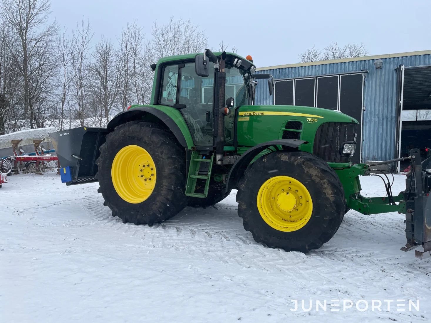 John Deere 7530 med Vikplog & Sandspridare