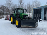 John Deere 7530 med Vikplog & Sandspridare