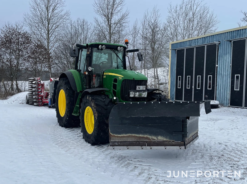 John Deere 7530 med Vikplog & Sandspridare