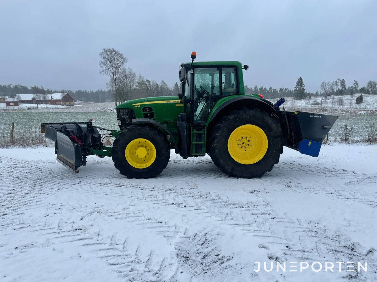 John Deere 7530 med Vikplog & Sandspridare