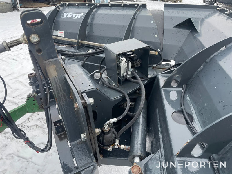 John Deere 7530 med Vikplog & Sandspridare